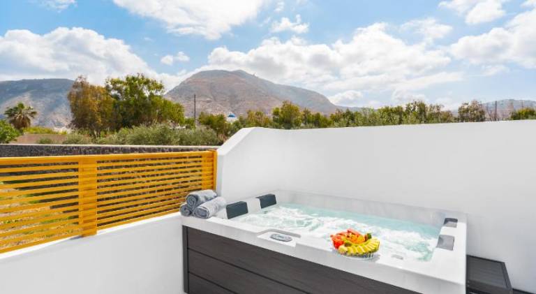 Oliva Suites Santorini in Santorini