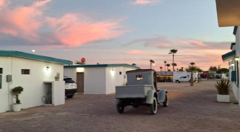 53 Bungalow Seaside Hotel & Victors RV Park — photo 3