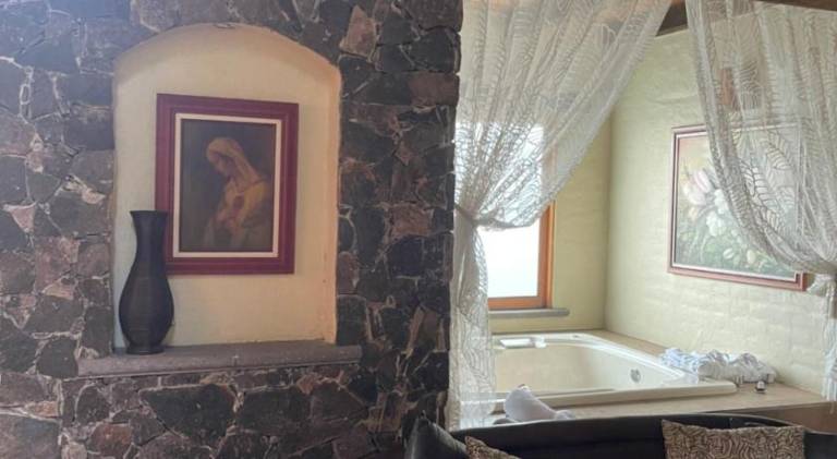 Villa with hot tub — photo 2
