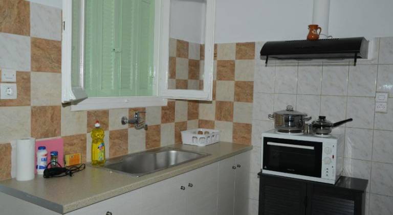 Rental apartment with grill & yard — photo 3