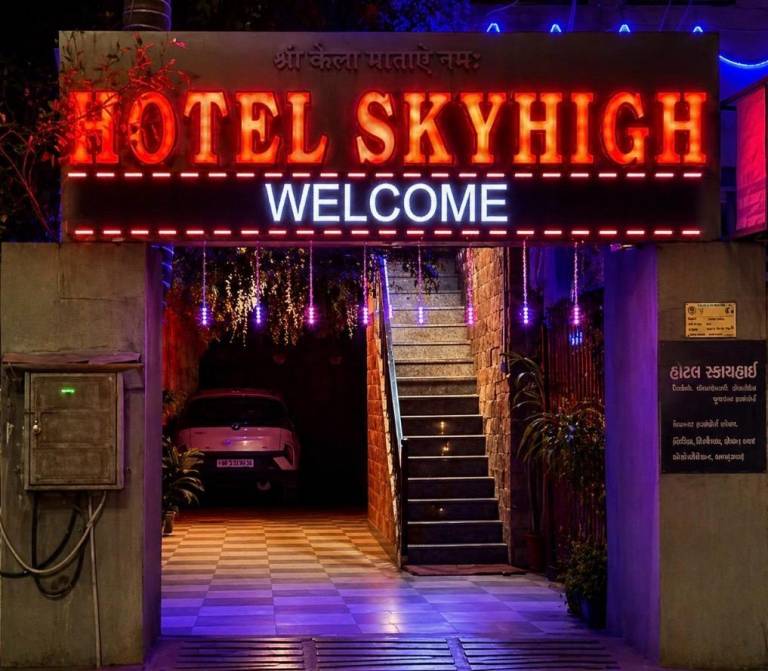HOTEL SKYHIGH - HOTEL TUSHAR in Ahmedabad