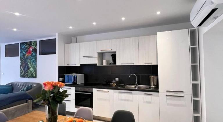 Beautiful serviced apartment with terrace & garden | Pet-friendly — photo 2