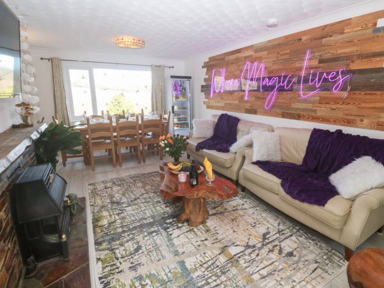 Cottage with garden — photo 4
