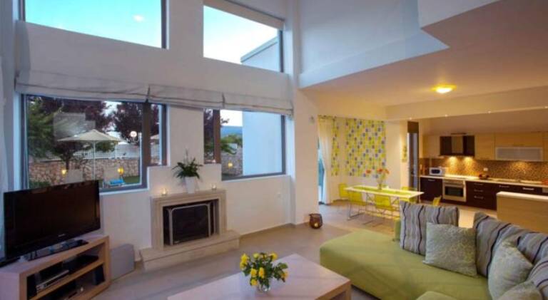 Villa with garden, patio & barbeque | Perfect for remote work — photo 2