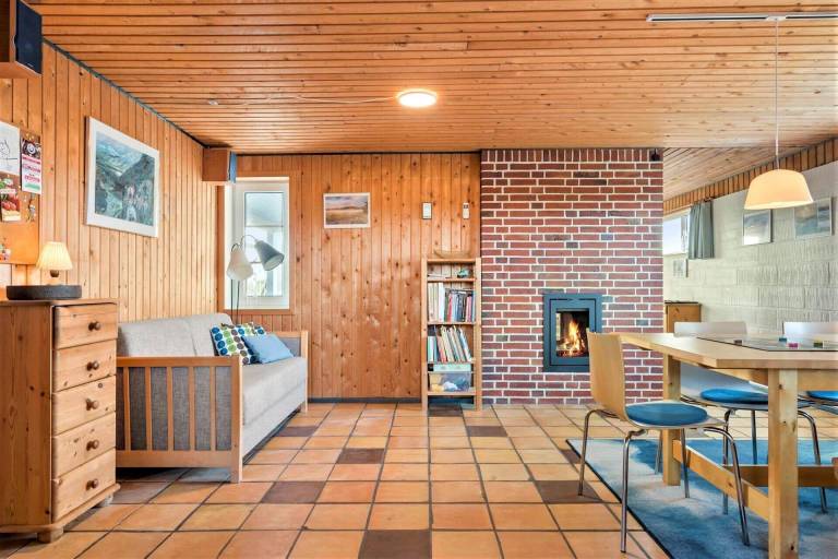 Vacation home with patio & barbeque — photo 2
