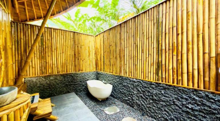 Villa with terrace, hot tub & private pool | Pets allowed — photo 3