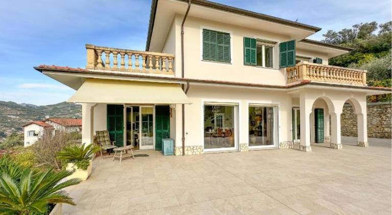 House with terrace, barbecue & garden in Bordighera