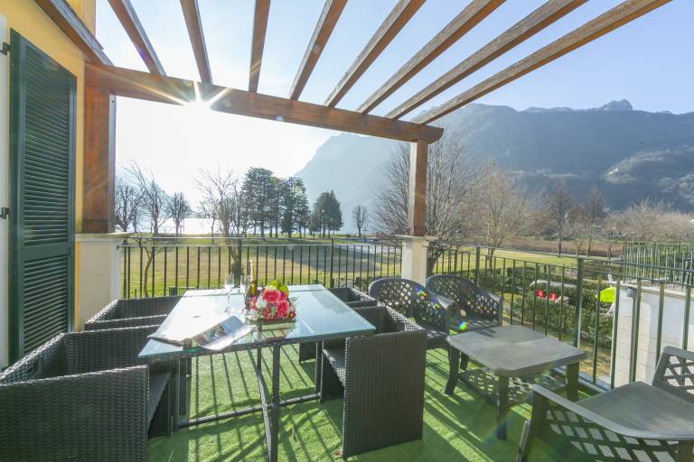 Holiday apartment with patio | Lake view in Porlezza
