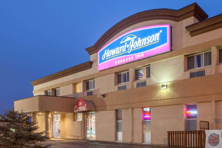 Howard Johnson by Wyndham Winnipeg West in Winnipeg, MB