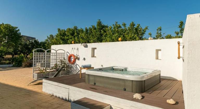 Villa with hot tub — photo 5