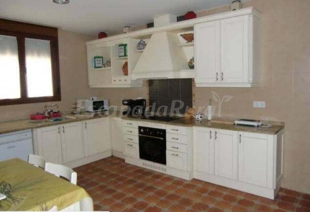 Beautiful cottage with barbeque, patio & pool | Mountain view | Pets are welcome — photo 4