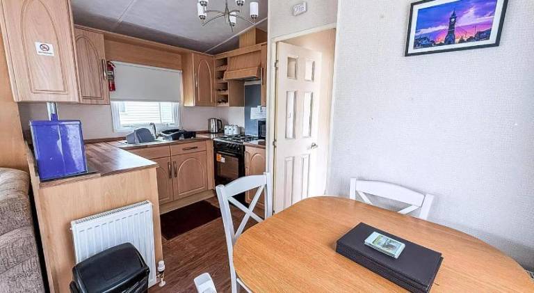 Lovely 8 Berth Caravan At Southview, Skegness, With Lake Views Ref 33066Cl — photo 3