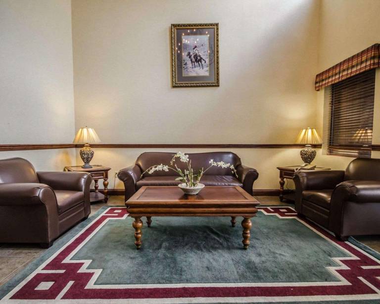 Quality Suites Jeffersonville - Louisville North — photo 2