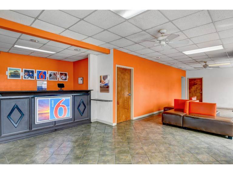 Motel 6 Calhoun, GA — photo 3