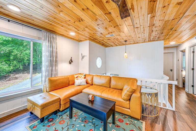 Renovated Franklin Home w/ Mountain-View Deck! — photo 5