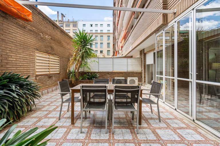 Holiday apartment with terrace | Close to Casa Milà — photo 4