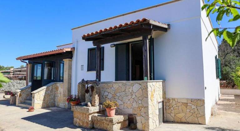 House with 3 rooms for 6 persons in Salve