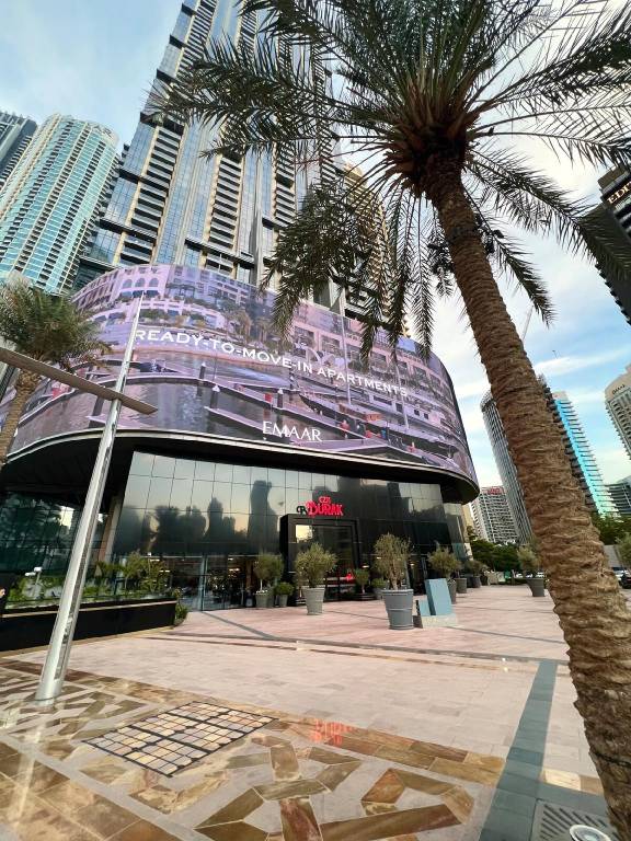 Fully equipped wonderful holiday apartment with pool & terrace | Close to Burj Khalifa | Suitable for remote work | Pet-friendly — photo 3