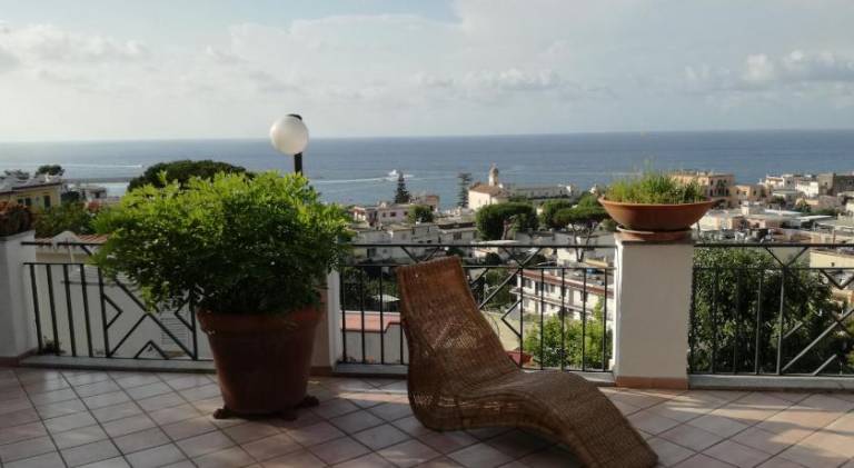 Charming house | Close to the beach | Pets allowed in Serrara Fontana