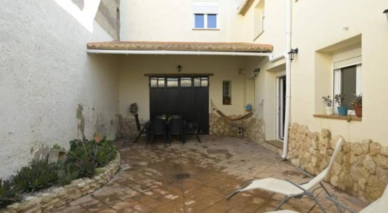 Charming house with patio | Pets allowed — photo 2