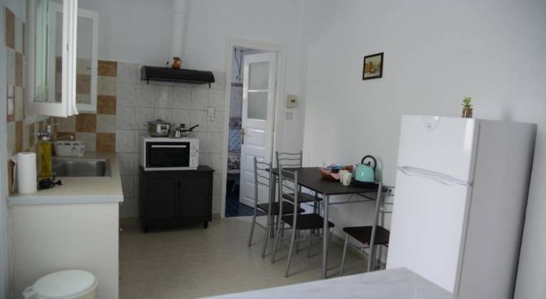 Rental apartment with grill & yard — photo 2