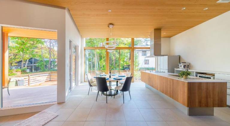 Chalet with jacuzzi — photo 4