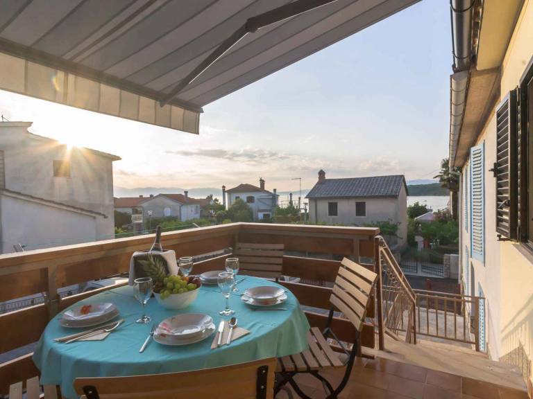 Holiday apartment with air conditioning, outdoor pool and sea view balcony — photo 2