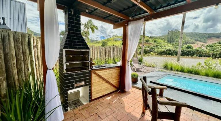 Chalet with pool & hot tub | Pets are welcome — photo 3