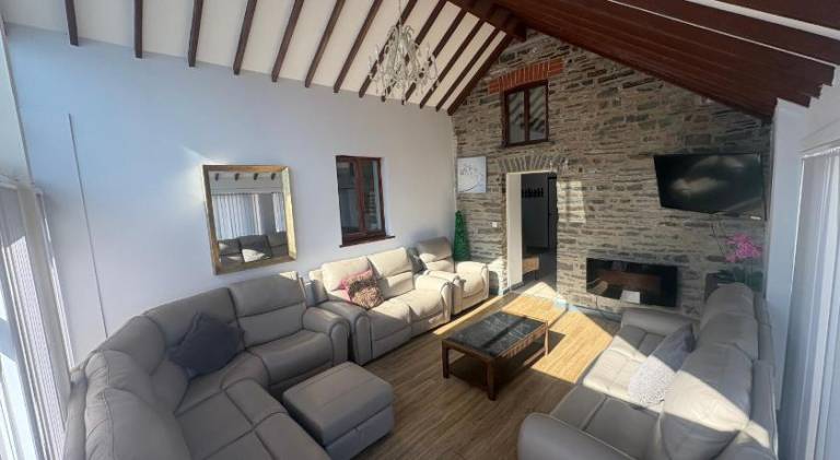House with hot tub & pool in Aberystwyth