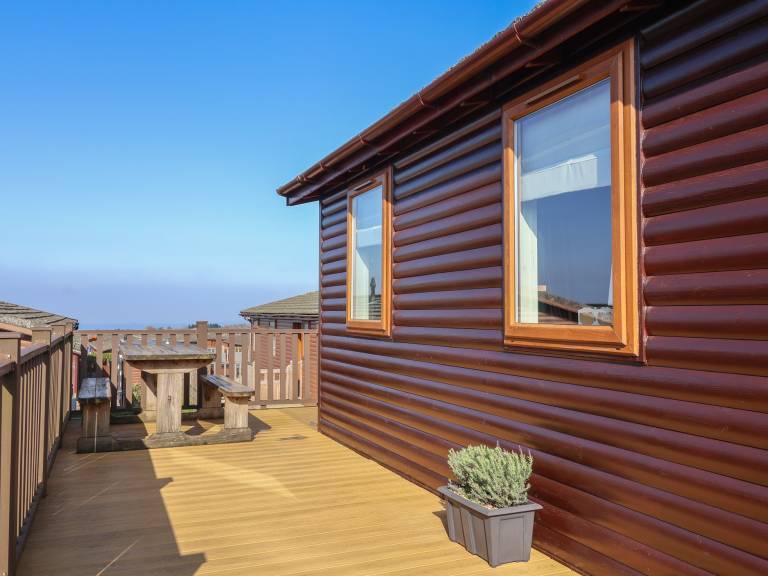 Family-friendly cottage with patio & yard | Beach view | Pets allowed in Ilfracombe