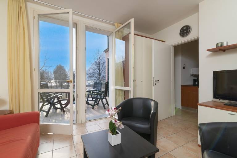 Rental apartment with yard & patio | Mountain view — photo 5