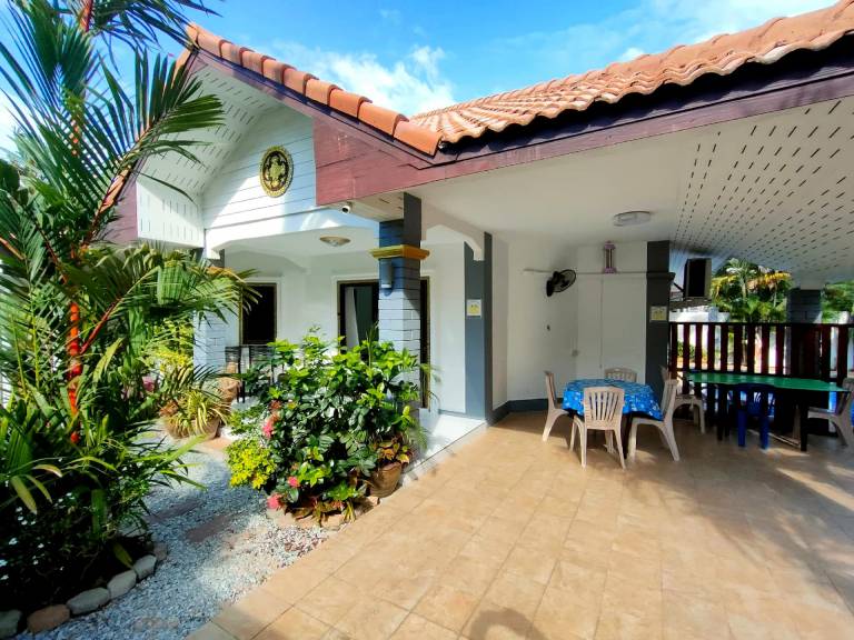 Lovely villa with yard, barbecue & pool | Next to Big Buddha | Good for workation | Pets are welcome — photo 5