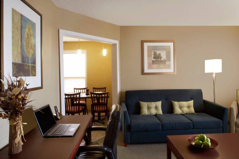 Travelodge by Wyndham Oshawa Whitby — photo 2