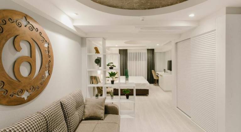 Nice serviced apartment with patio | Next to Old Tbilisi | Dogs allowed — photo 2
