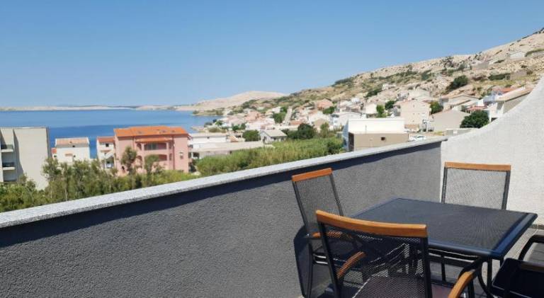 Lovely apartment with yard, BBQ & terrace | Dogs allowed in Novalja