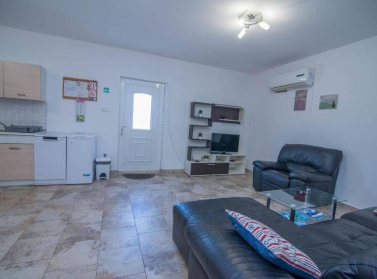 Apartments Bonic - Two Bedroom Apartment with Balcony — photo 5