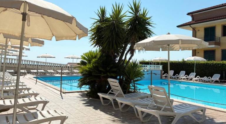 Holiday apartment with pool in Alba Adriatica