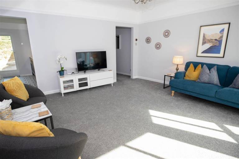Holiday apartment with yard — photo 2