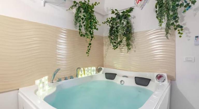 Rental apartment with jacuzzi — photo 2