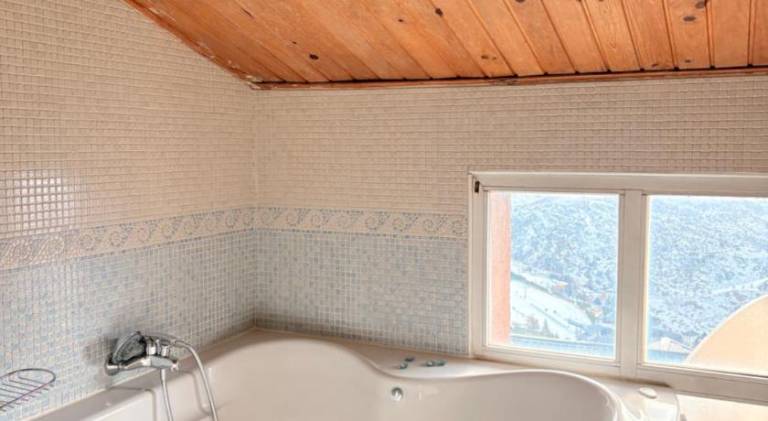 Vacation home with patio & hot tub | Suitable for remote work — photo 4