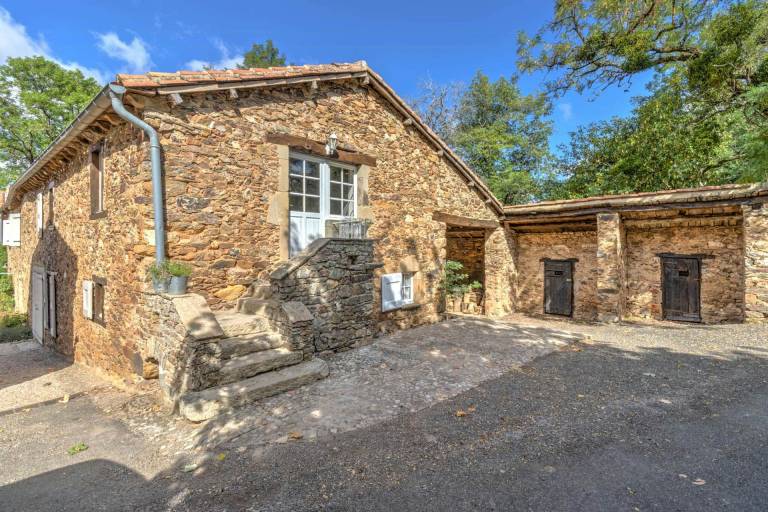 Children-friendly vacation home with grill, garden & private pool | Pets allowed — photo 2