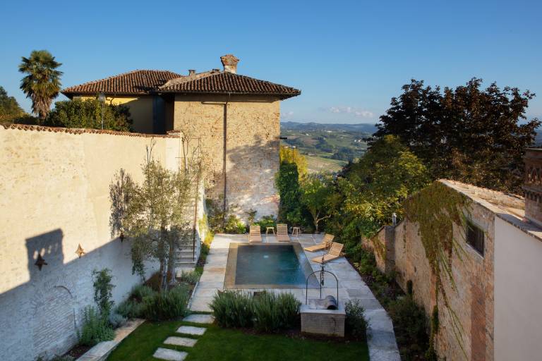 Family-friendly pleasant villa with yard, hot tub & barbeque | Pool view | Pets are welcome — photo 2