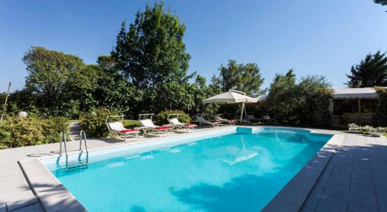 Villa Tramonto luxury apartment with private swimming pool in Urbino