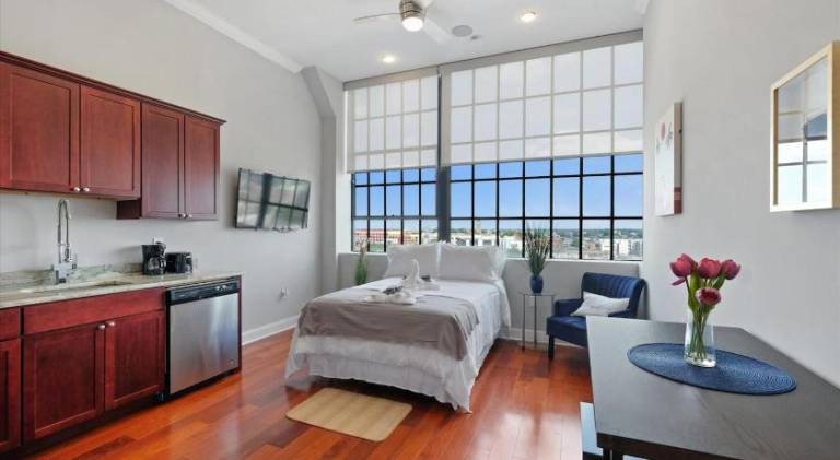 Rental apartment with pool in Philadelphia, PA