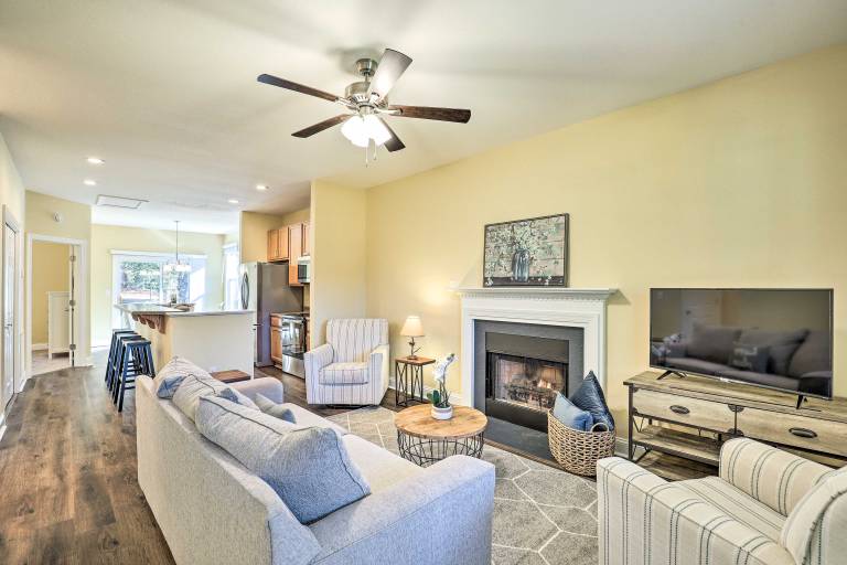 Charming Flat Rock Townhome w On Site Trails