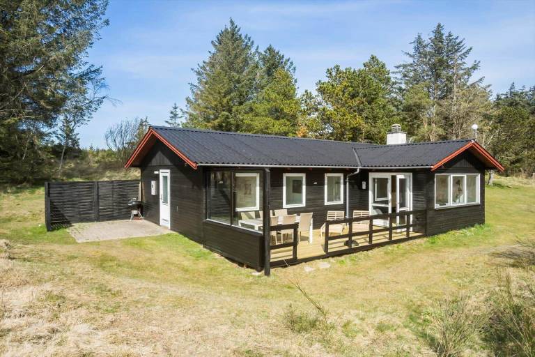 Fully equipped charming house with BBQ & patio | Pets allowed in Lokken