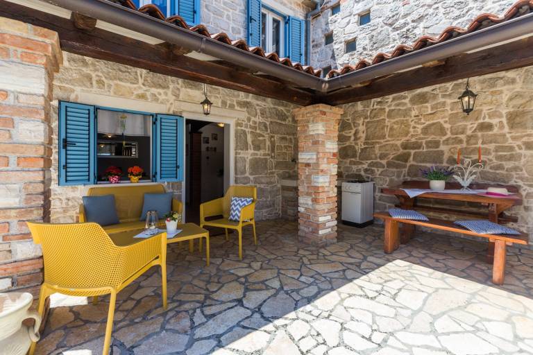 House with yard, barbeque & terrace | City view | Pets allowed — photo 4