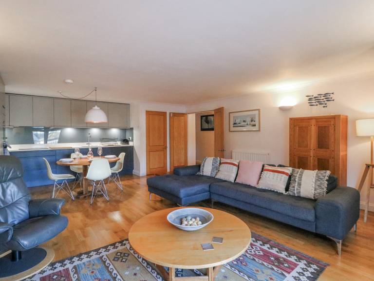 Cottage with 2 rooms for 4 persons — photo 4