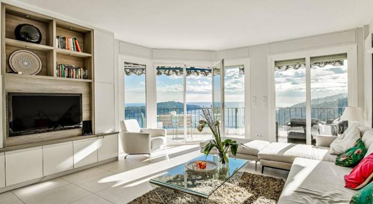 Fully equipped rental apartment with yard & patio | Pets are welcome in Villefranche-sur-Mer