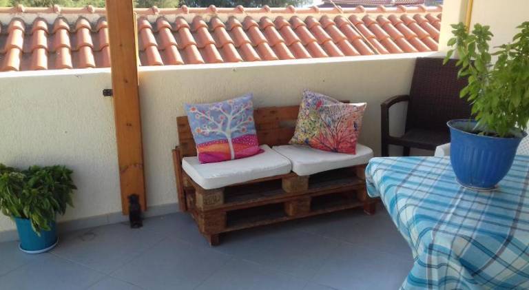 Rental apartment with patio — photo 3